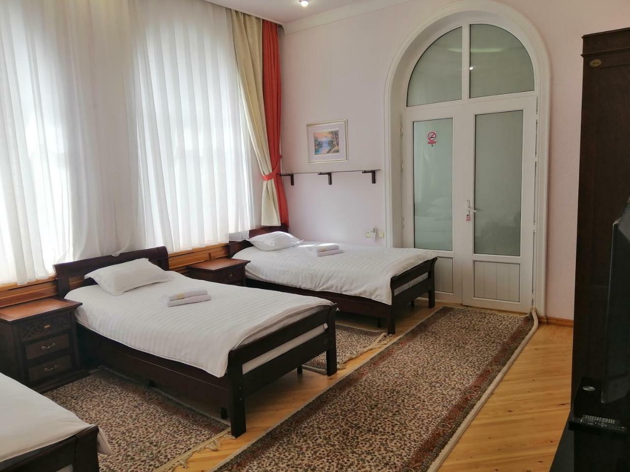Rakat Hostel Tasjkent Exteriör bild